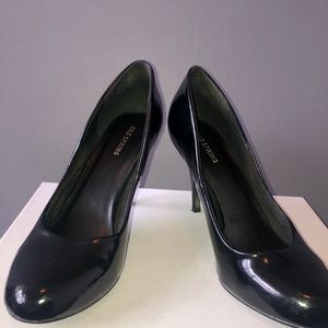 Black Spring Pumps